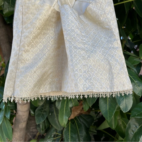 Vintage Beautiful top with intricate details - Picture 8 of 9